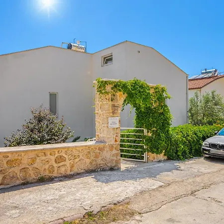 Al Nuzha Villa *